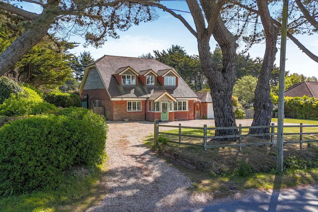 House in Downton, Milford on Sea, England 2 - 17771120