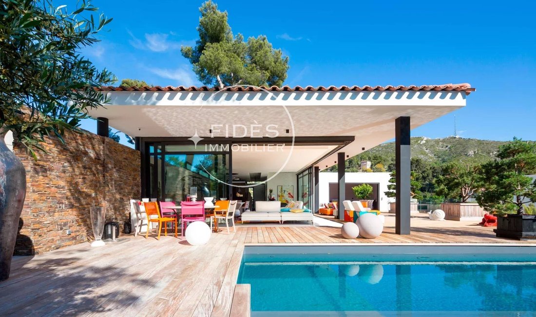 Villa in La Panouse, Marseille, Provence-Alpes-Côte d'Azur 2 - 17039341