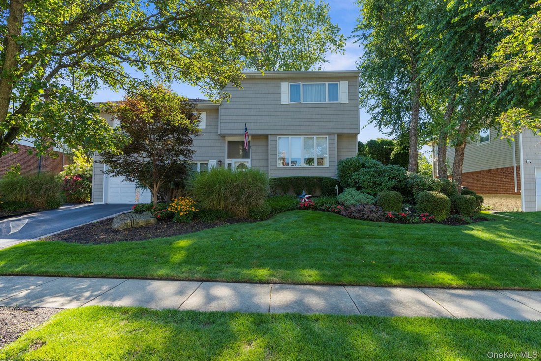 House in Old Bethpage, New York, United States 2 - 17776759