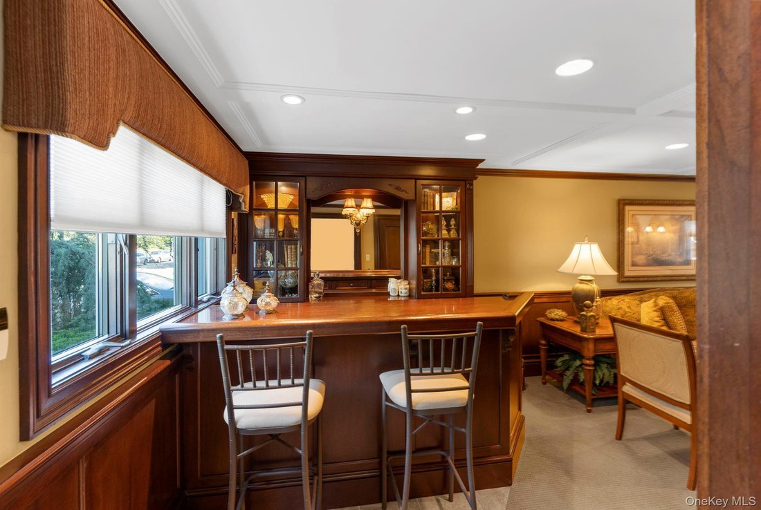 House in Old Bethpage, New York, United States 4 - 17776759