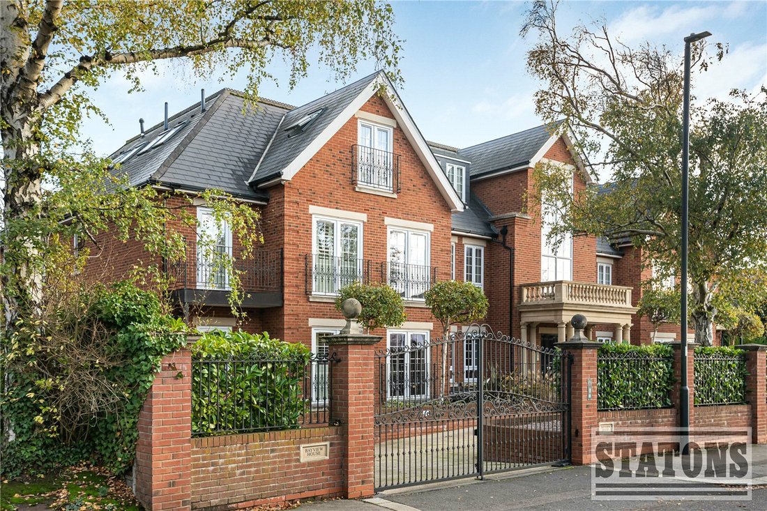 Apartment in The Ridgeway, Enfield, England 1 - 17773780