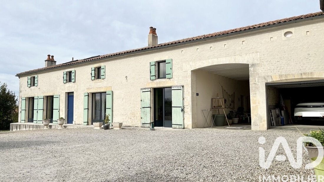 House in Saint-Fort-sur-le-Ne, Nouvelle-Aquitaine, France 2 - 17775265