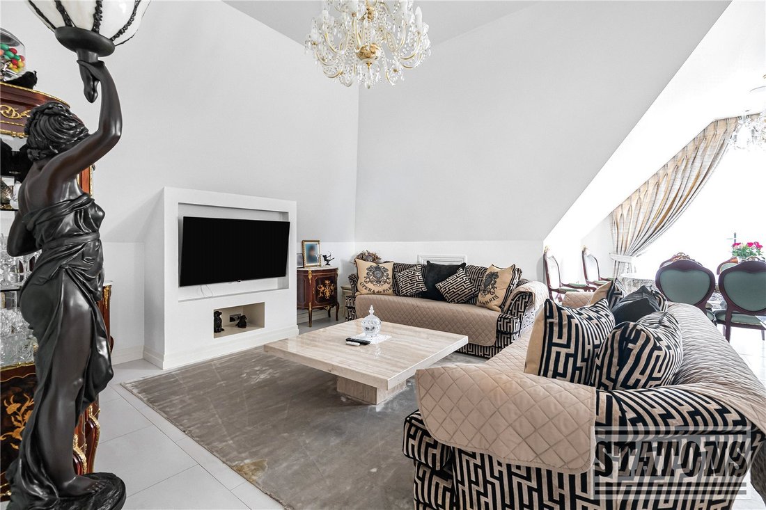 Apartment in The Ridgeway, Enfield, England 3 - 17773780