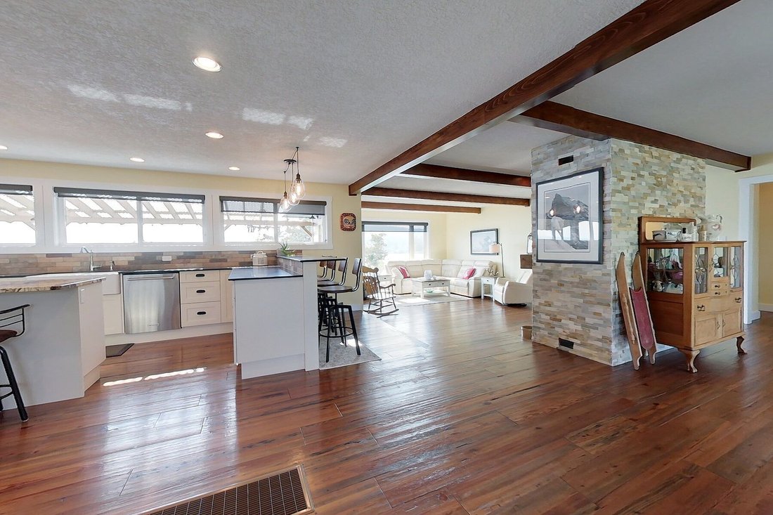 House in Fraser Lake, British Columbia, Canada 3 - 17774906