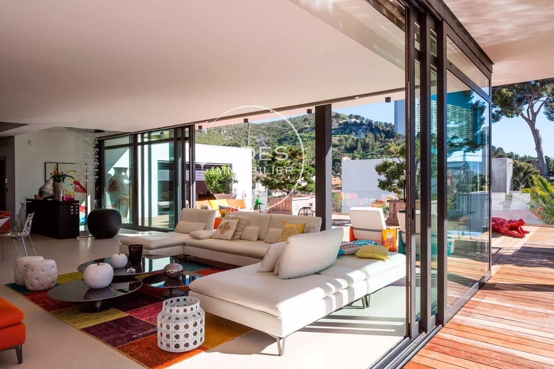 Villa in La Panouse, Marseille, Provence-Alpes-Côte d'Azur 3 - 17039341