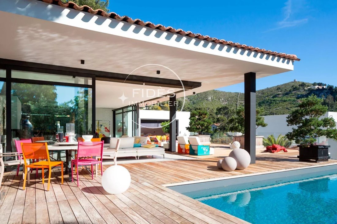 Villa in La Panouse, Marseille, Provence-Alpes-Côte d'Azur 4 - 17039341