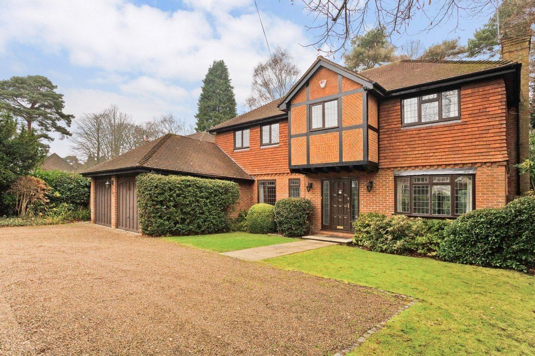 House in Virginia Water, England 1 - 17772011