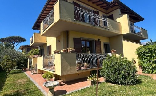 Villa in Tonfano, Pietrasanta, Italy 1