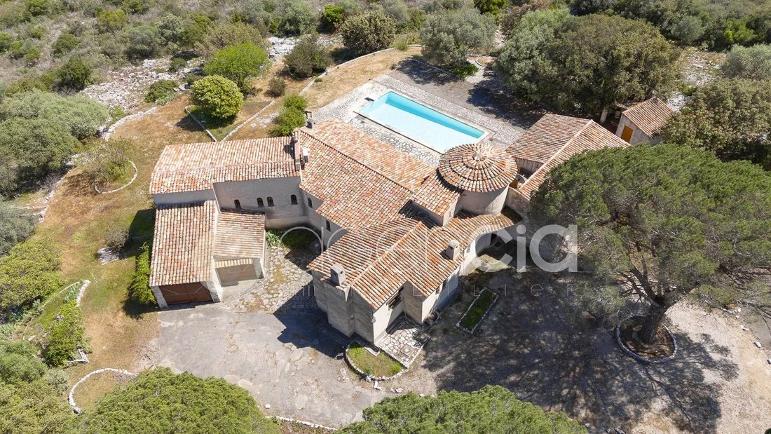 Estate in Nord, Roquefort-les-Pins, France 1 - 17772128