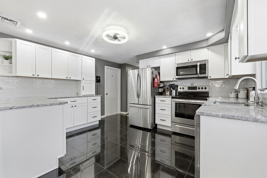 House in Saugus, Massachusetts, United States 3 - 17772208