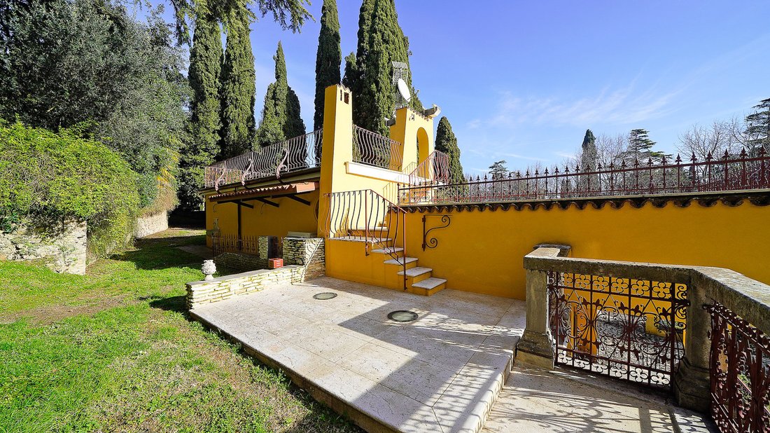 House in Center, Sirmione, Lombardy 3 - 17774260