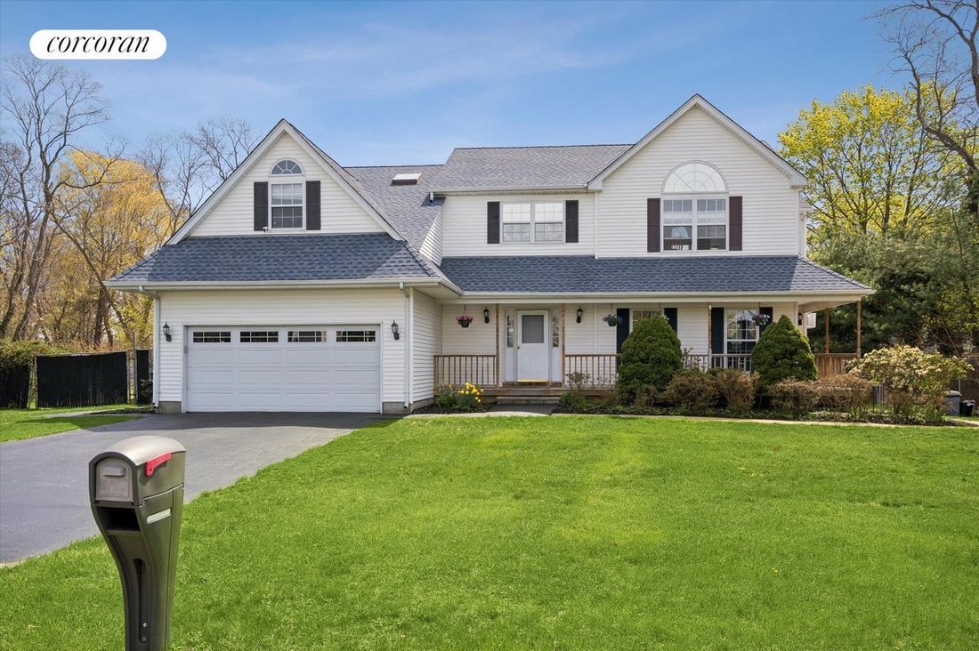House in Center Moriches, New York, United States 1 - 17772427
