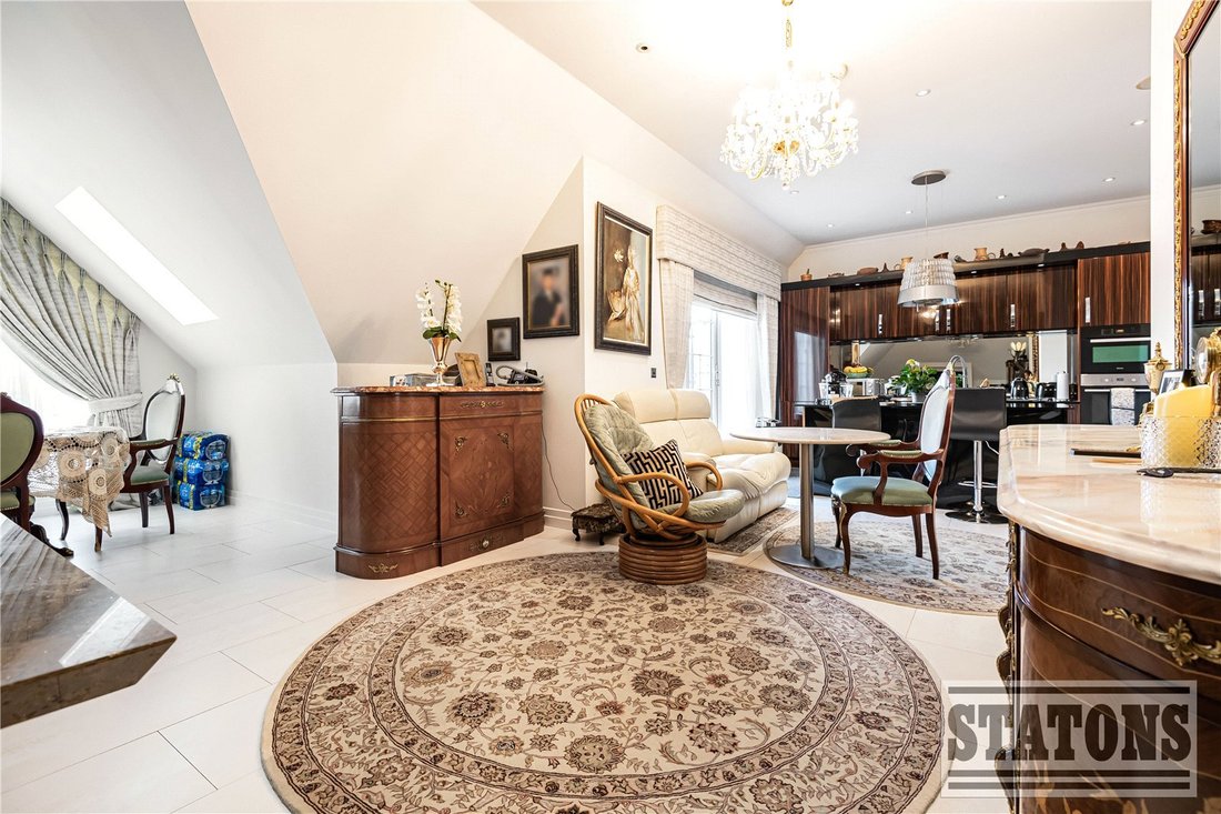 Apartment in The Ridgeway, Enfield, England 4 - 17773780
