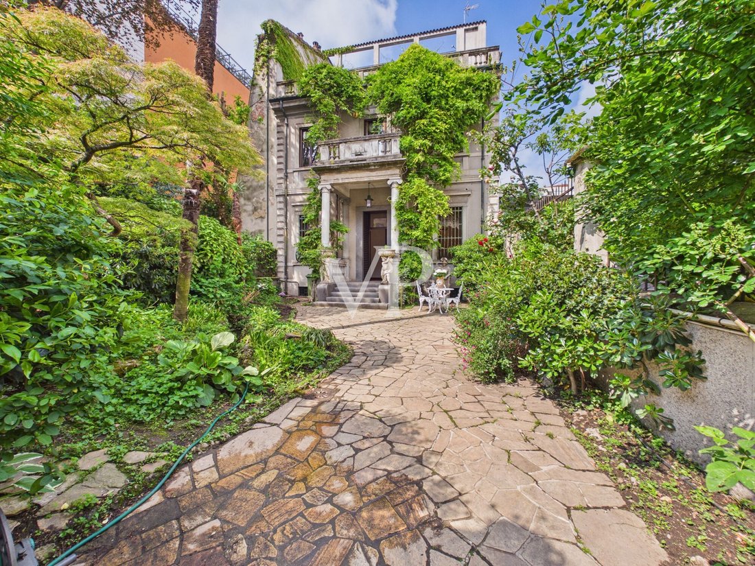 Villa in Centrale, Milan, Italy 3 - 17772170