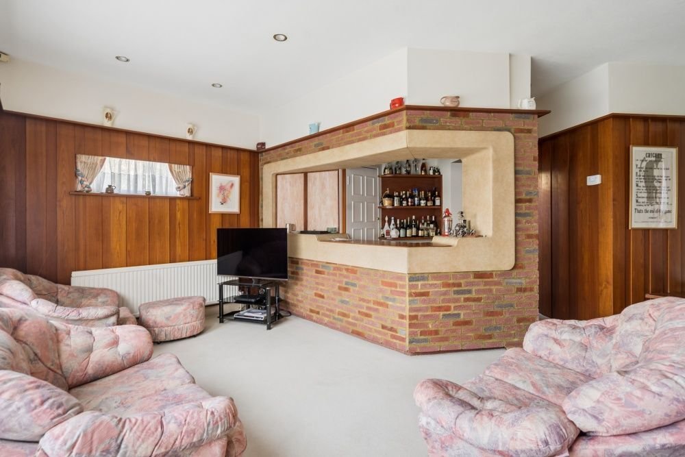 House in Watford, England 5 - 17773162