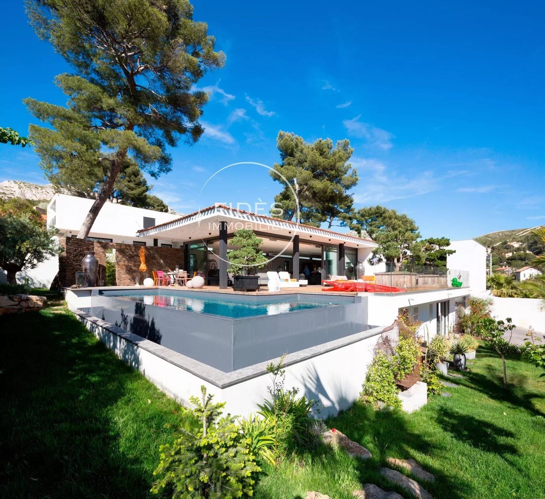 Villa in La Panouse, Marseille, Provence-Alpes-Côte d'Azur 1 - 17039341