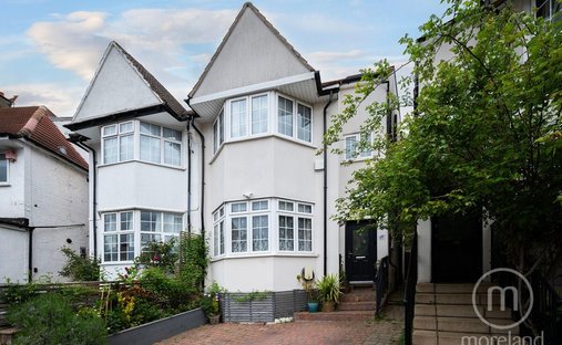 House in Temple Fortune, Barnet, England 1