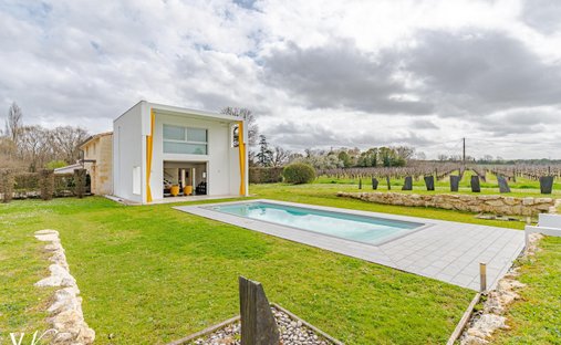 Estate in La Terrasse, Saint-Loubes, France 1