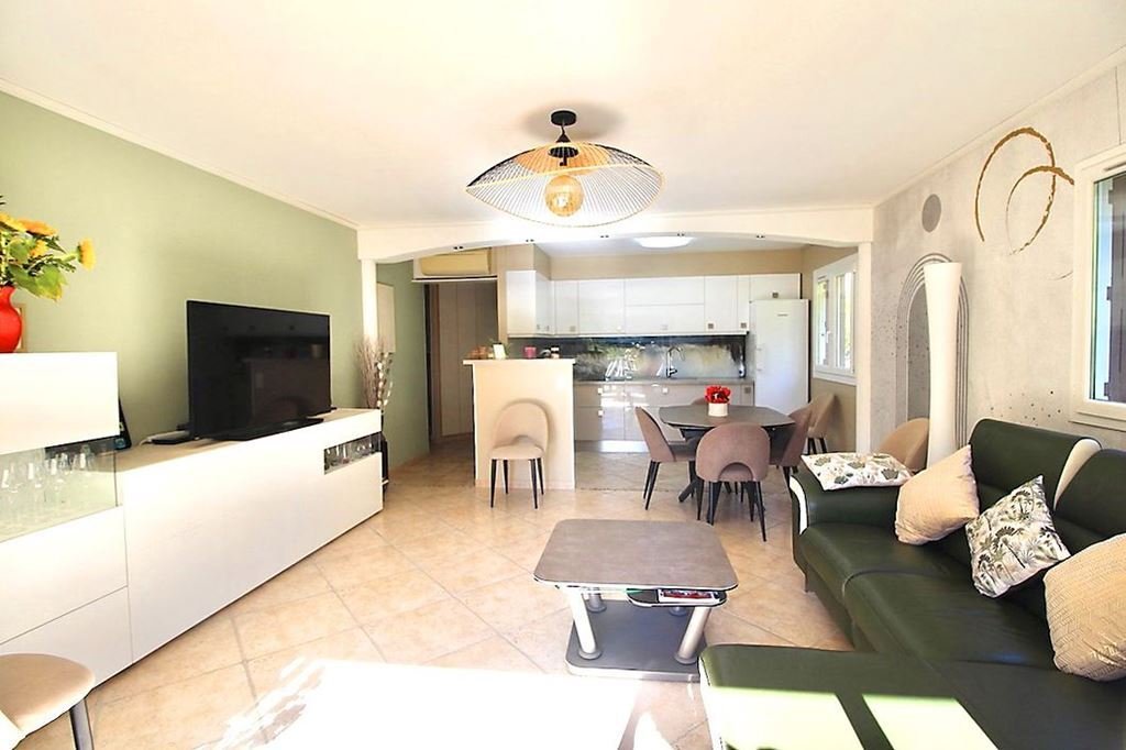 Apartment in Sud, Cavalaire-sur-Mer, France 2 - 17771773
