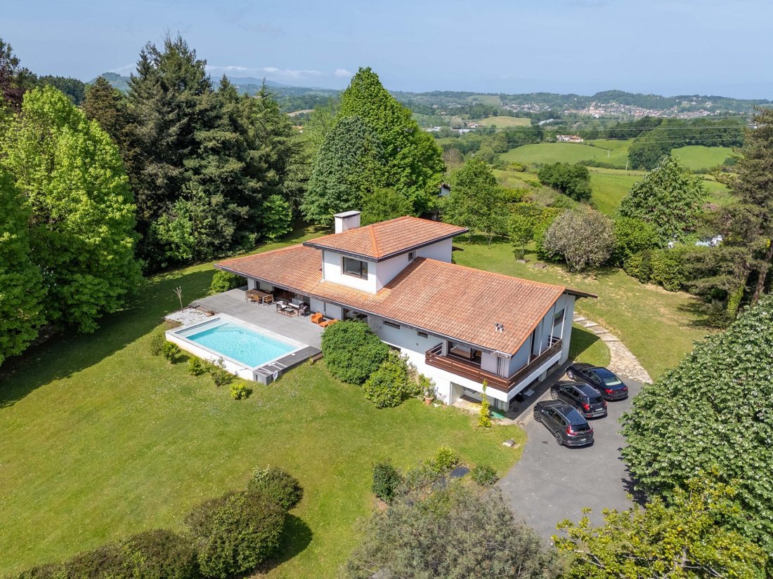 Villa in Mendi-Choko-Karrikatxar-Olhette, Urrugne, France 2 - 17771852