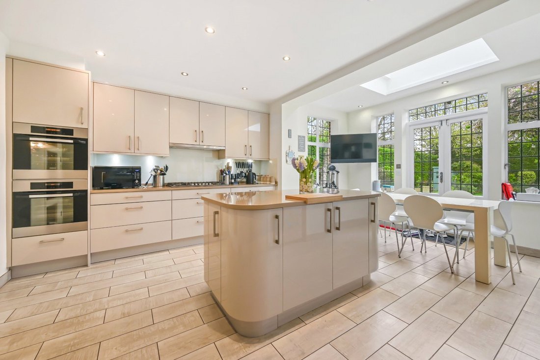 House in Hampstead Garden Suburb, Barnet, England 4 - 17773346
