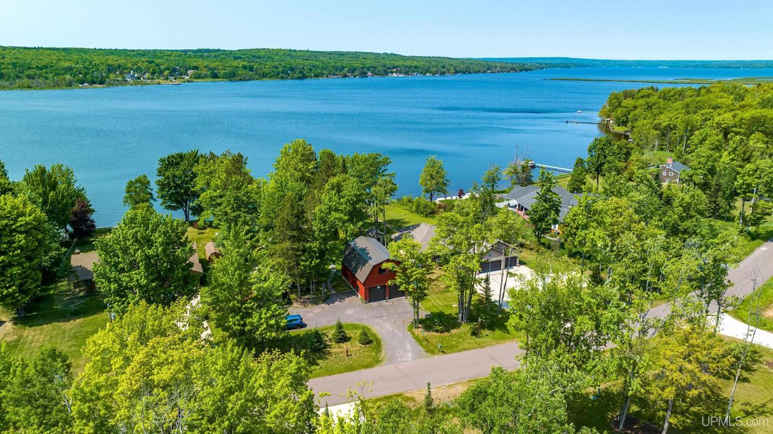 Maison à Chassell, Michigan, États-Unis 1 - 17772769
