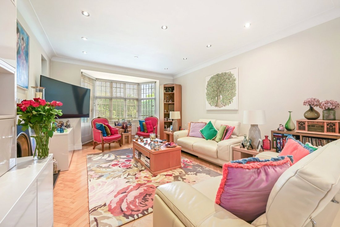 House in Hampstead Garden Suburb, Barnet, England 3 - 17773346