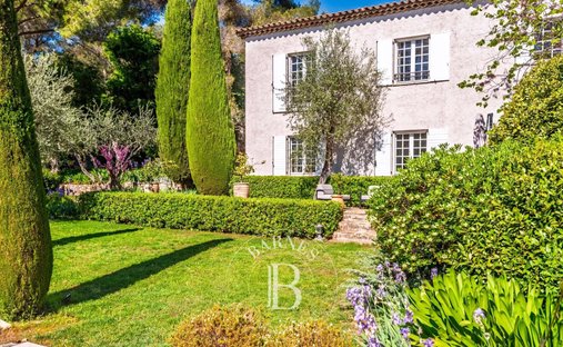 Country House in Nord, Peymeinade, France 1