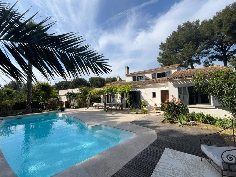 Villa in Sanary-sur-Mer, Provence-Alpes-Côte d'Azur, France 2 - 17339968