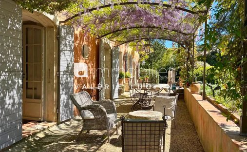 Maisons de campagne à Saint-Étienne-du-Grès, Provence-Alpes-Côte d'Azur, France 1