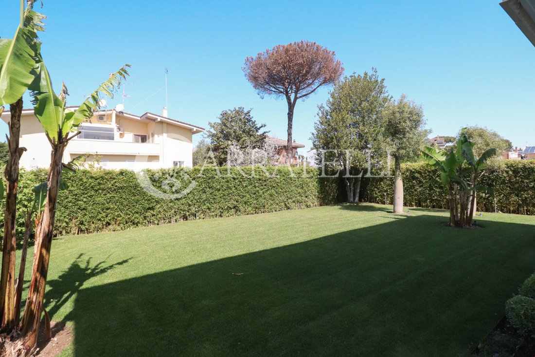 Villa in Infernetto, Rome, Lazio 2 - 17773626