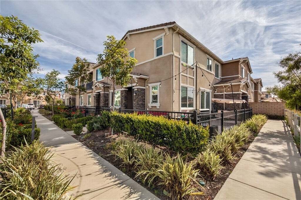 Condo in Fontana, California, United States 3 - 17775537