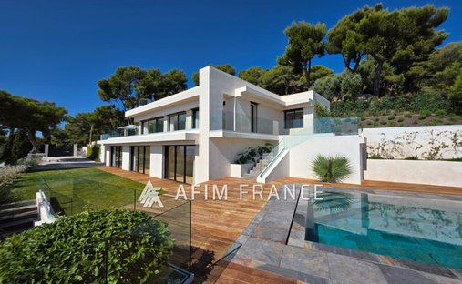Villa in Village-Cros de Caste-Coupiere-Mont Gros, Roquebrune-Cap-Martin, France 1