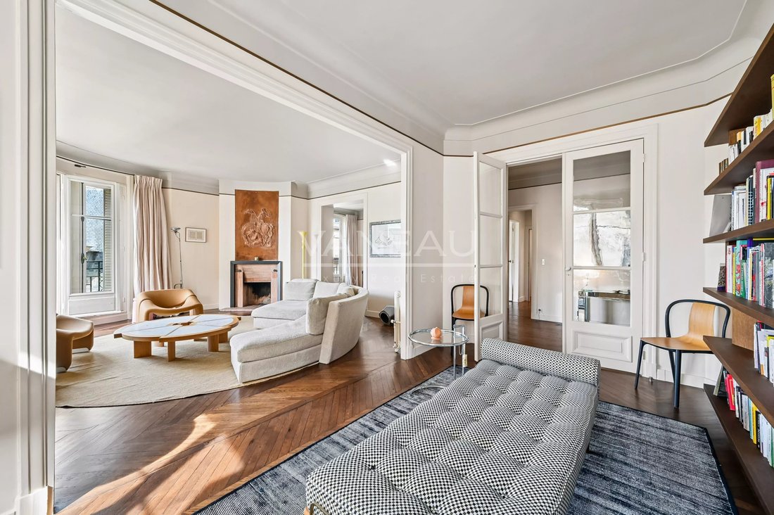 Apartment in Gros Caillou, Paris 7e Arrondissement, Paris 4 - 17772308