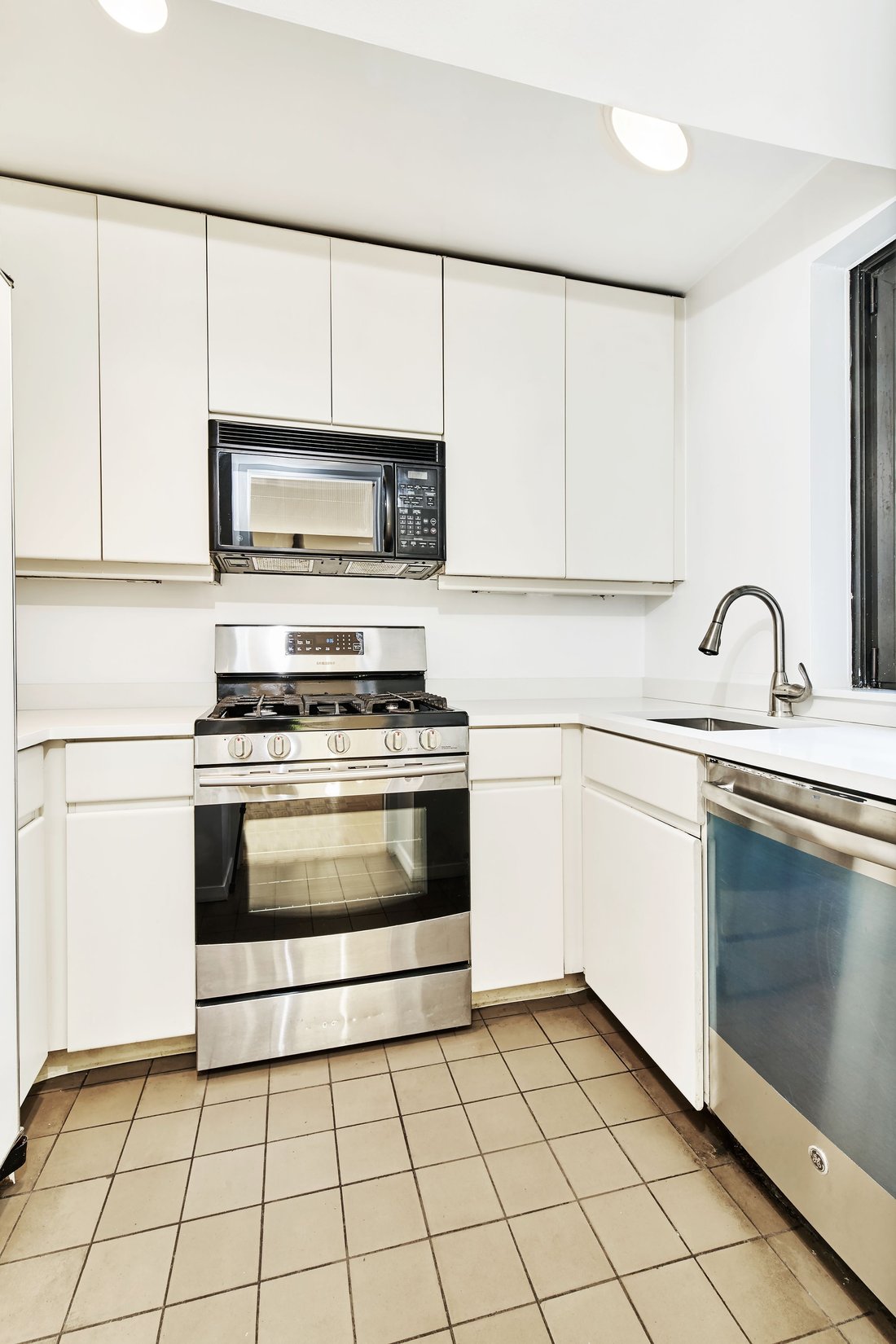 Condo in New York, New York, United States 4 - 17777106