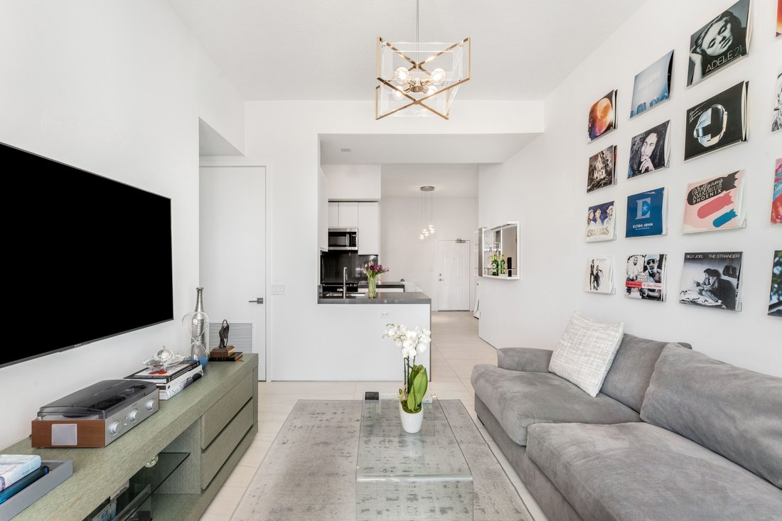 Condo in Miami, Florida, United States 3 - 17777392