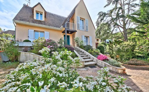 House in Saint-Germain-de-la-Grange, Ile-de-France, France 1