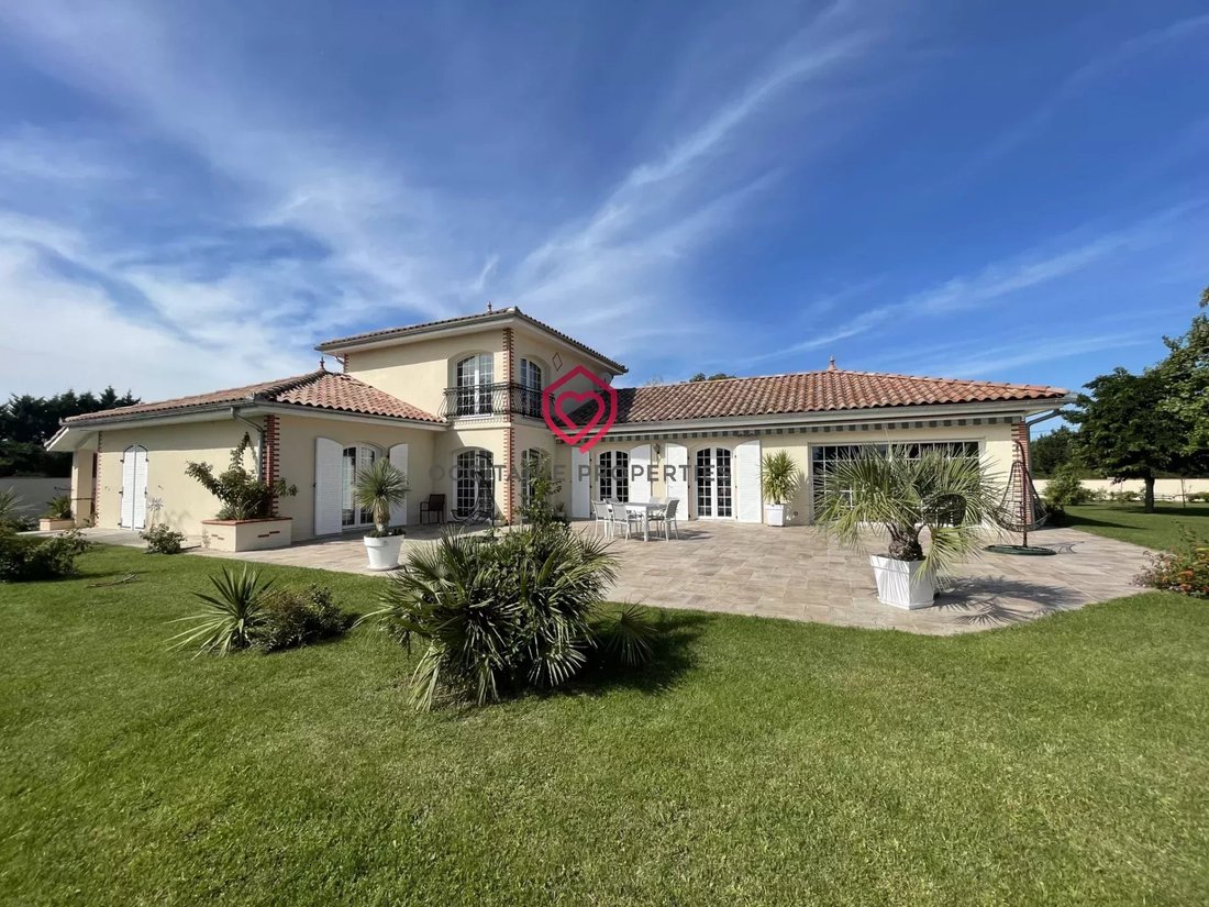 Estate in Villeneuve-du-Pareage, Occitania, France 4 - 17352967