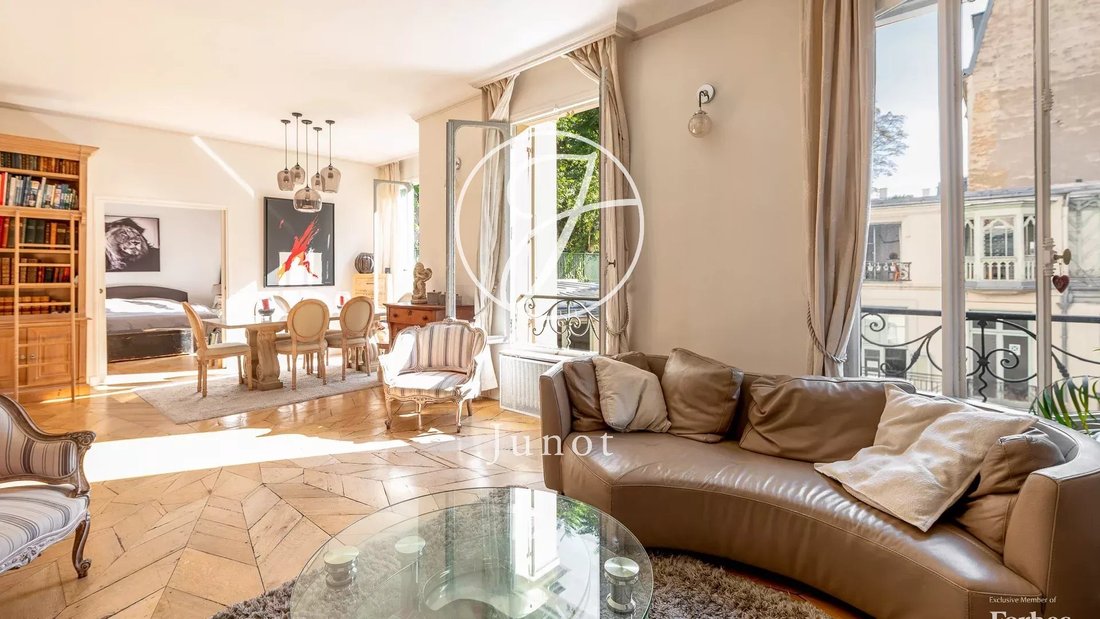 Apartment in Invalides, Paris 7e Arrondissement, Paris 2 - 17735821
