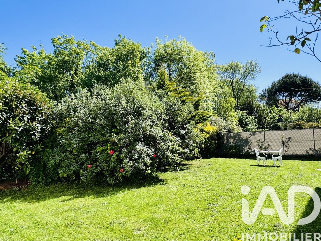 House in Jouy-en-Josas, Ile-de-France, France 2 - 17779125