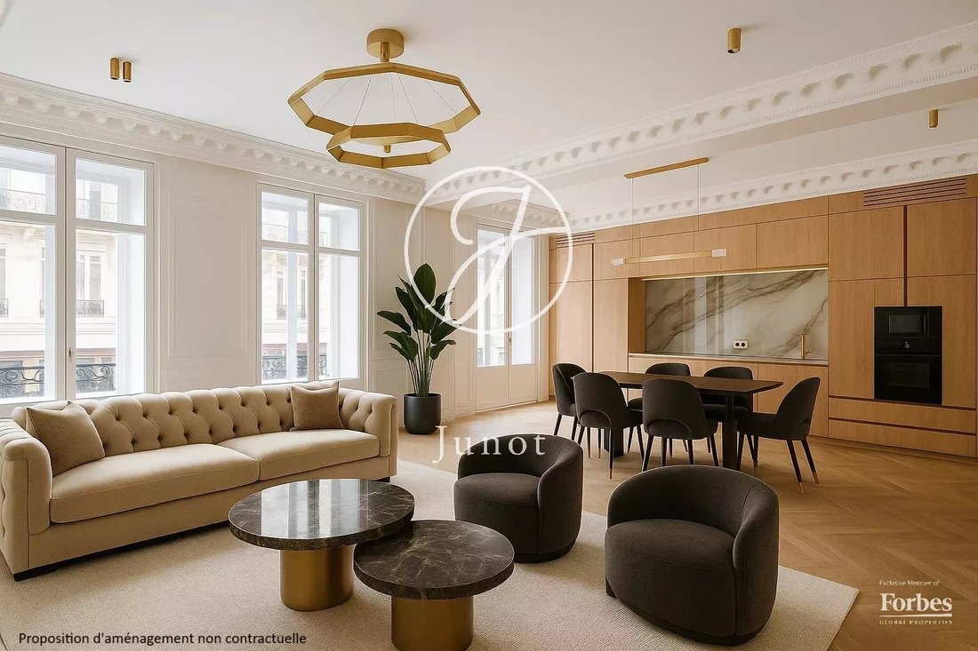 Apartment in Triangle d'Or, Paris 8e Arrondissement, Paris 1 - 16697431