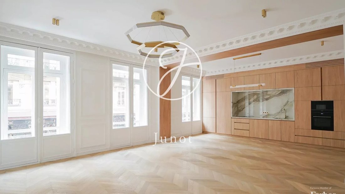 Apartment in Triangle d'Or, Paris 8e Arrondissement, Paris 2 - 16697431