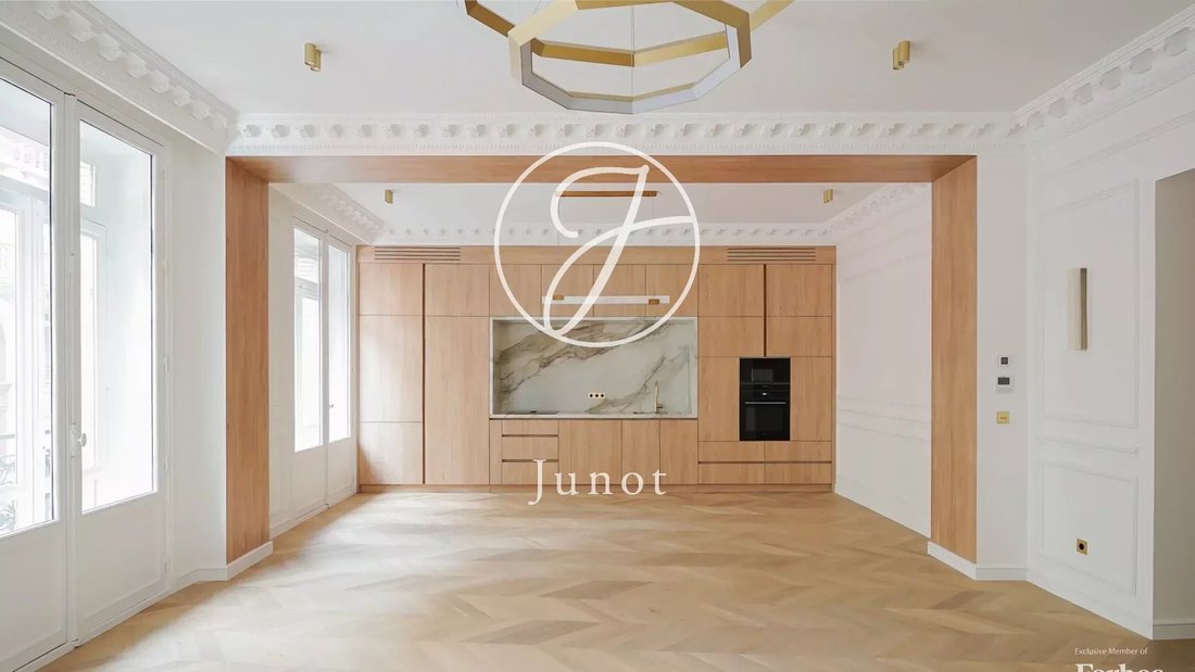 Apartment in Triangle d'Or, Paris 8e Arrondissement, Paris 3 - 16697431