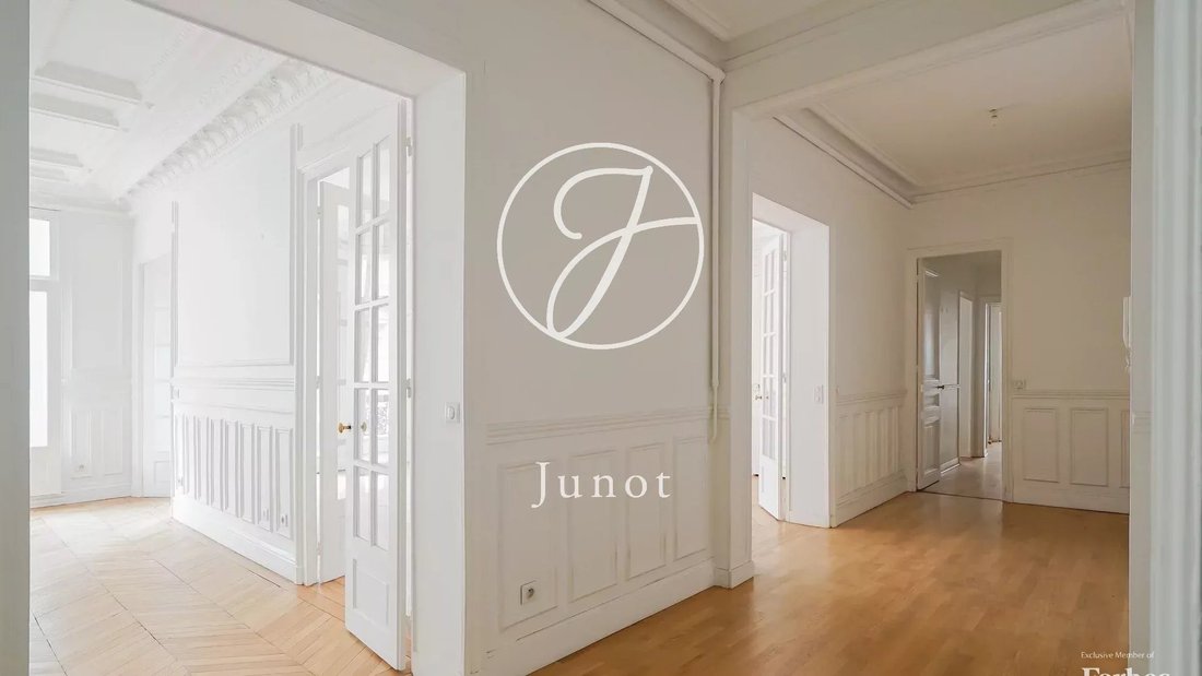Apartment in Triangle d'Or, Paris 8e Arrondissement, Paris 3 - 16697411