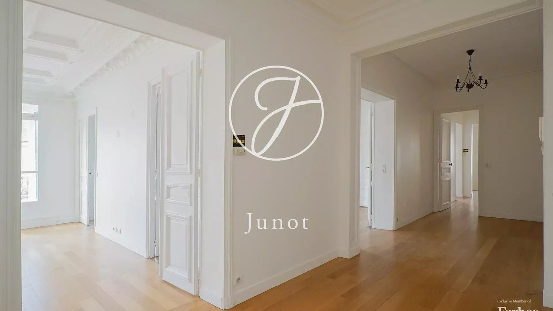 Apartment in Triangle d'Or, Paris 8e Arrondissement, Paris 4 - 16697425