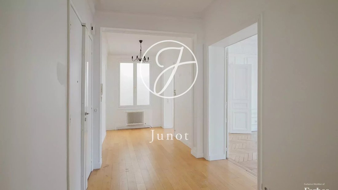 Apartment in Triangle d'Or, Paris 8e Arrondissement, Paris 5 - 16697425