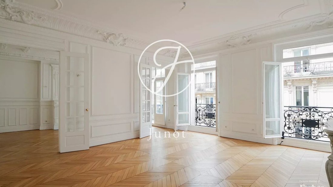 Apartment in Triangle d'Or, Paris 8e Arrondissement, Paris 1 - 16697411