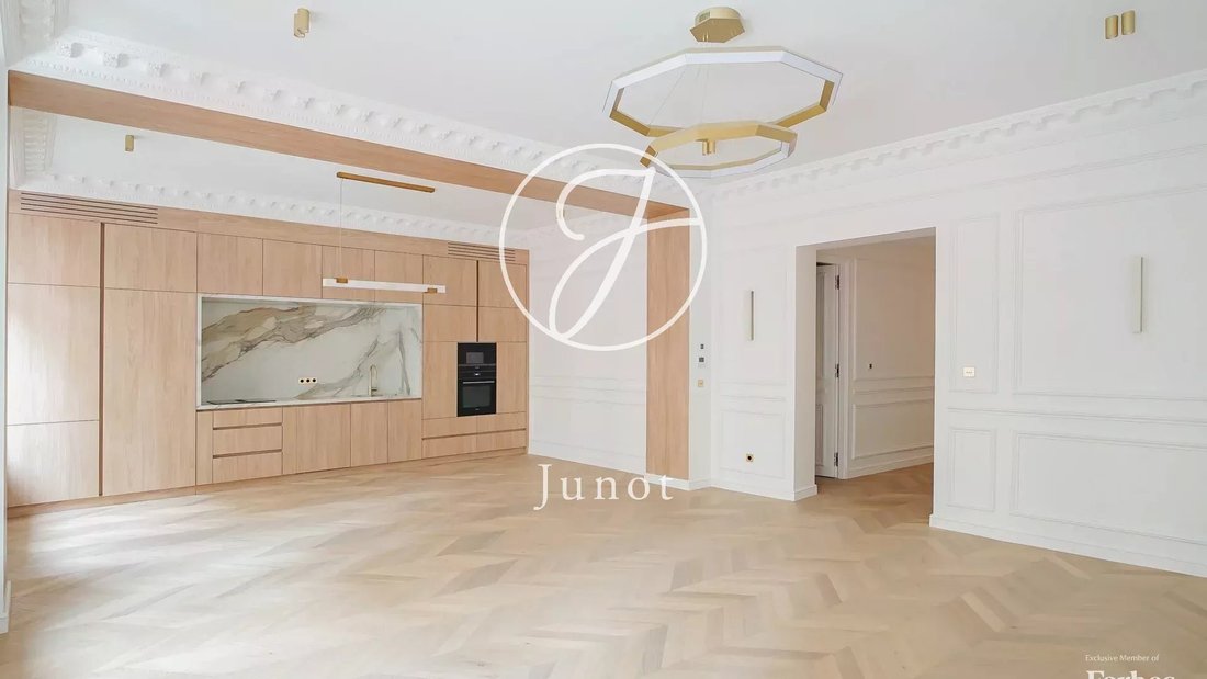 Apartment in Triangle d'Or, Paris 8e Arrondissement, Paris 4 - 16697431