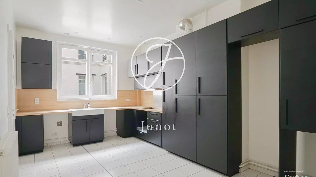 Apartment in Triangle d'Or, Paris 8e Arrondissement, Paris 4 - 16697411