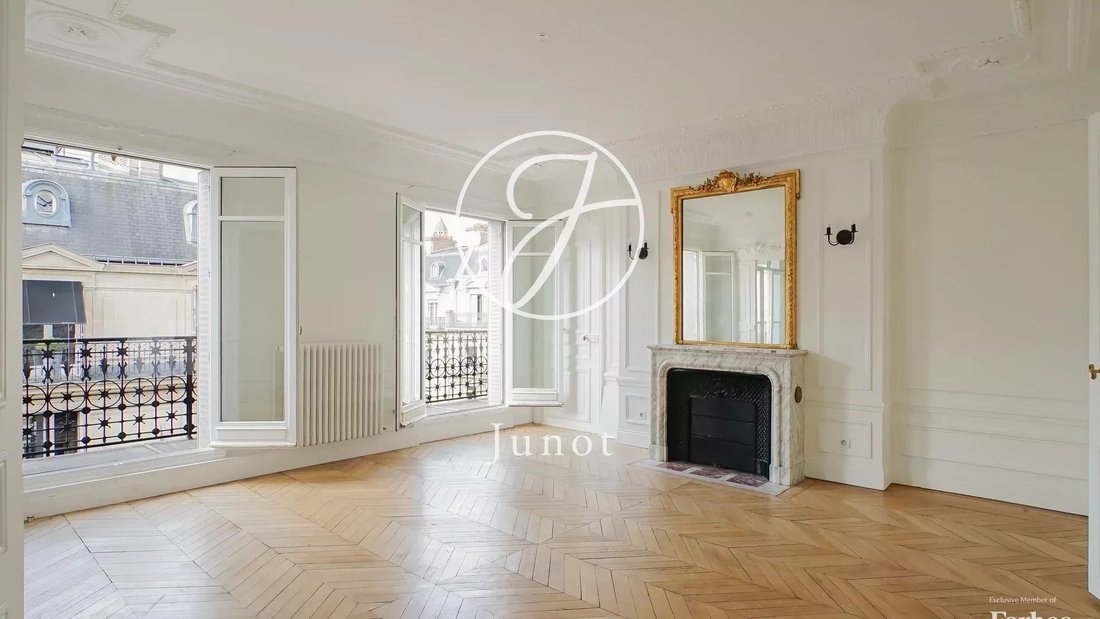 Apartment in Triangle d'Or, Paris 8e Arrondissement, Paris 1 - 16697425